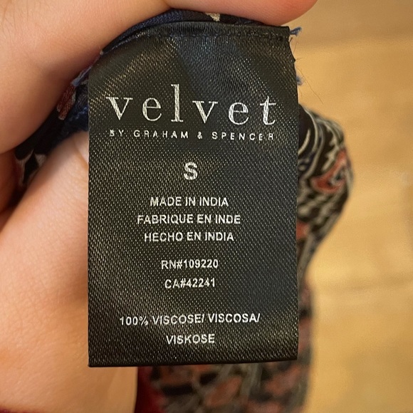 Velvet by Graham and Spencer Sheer Top Pattern S - Picture 9 of 10